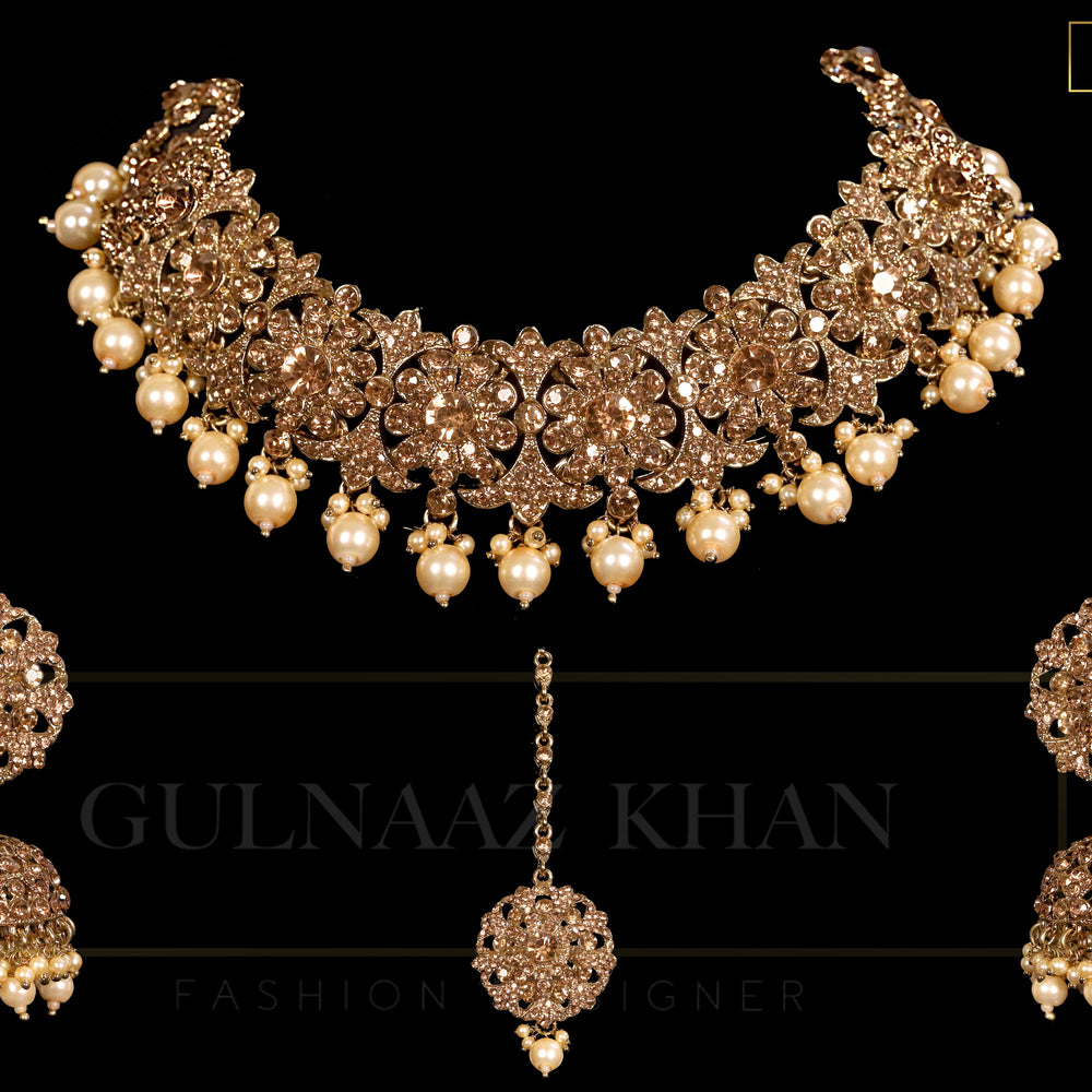 choker necklace set with maang tikka and earrings