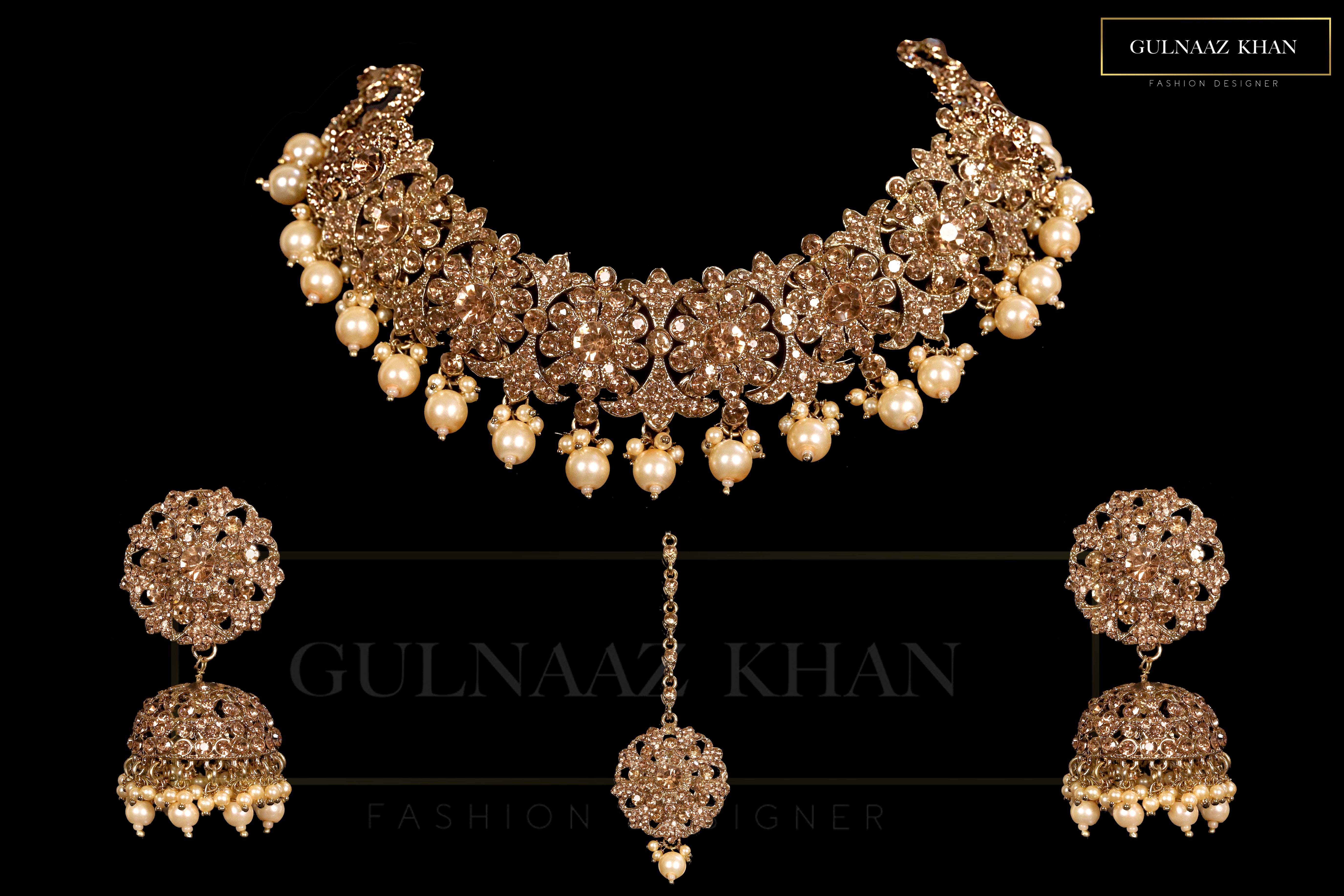 choker necklace set with maang tikka and earrings