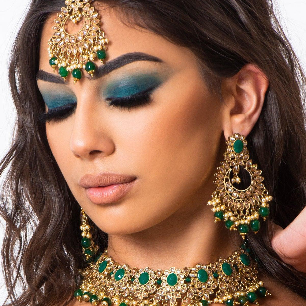 
                  
                    necklace and maang tikka set
                  
                