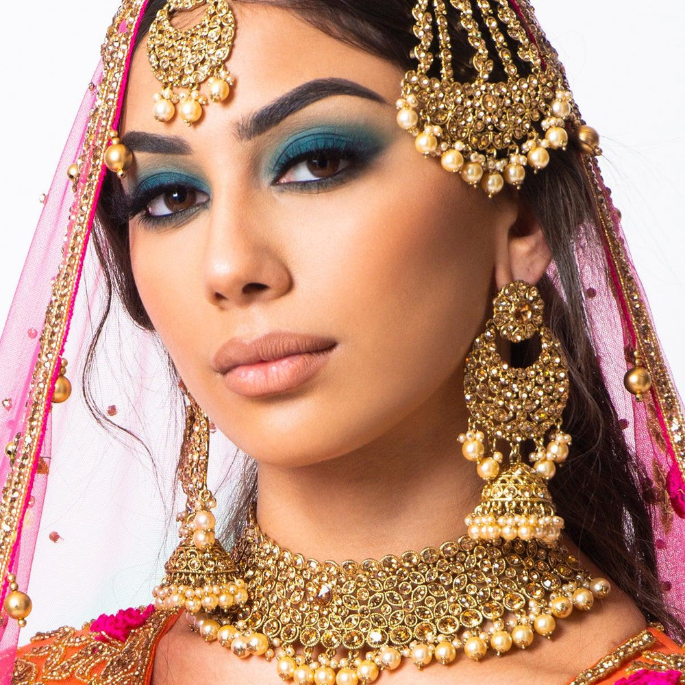 maang tikka and earrings set