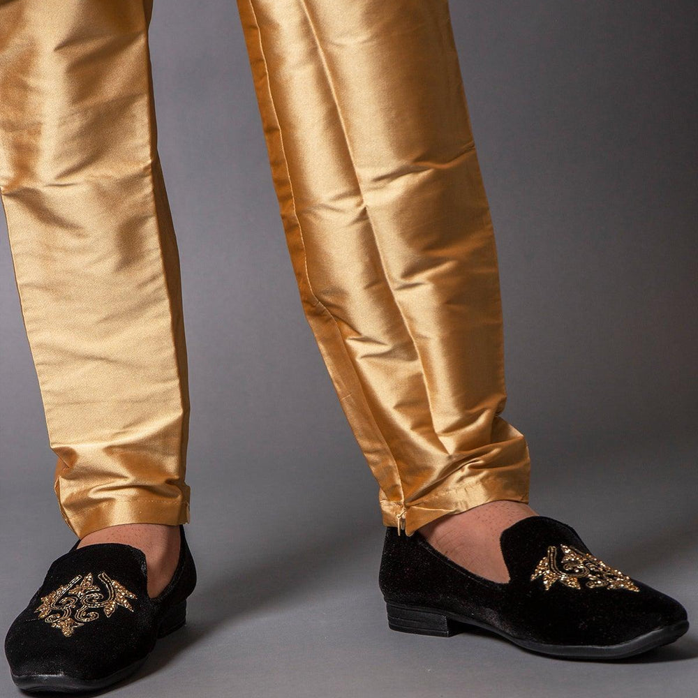
                  
                    pure silk Golden trousers
                  
                