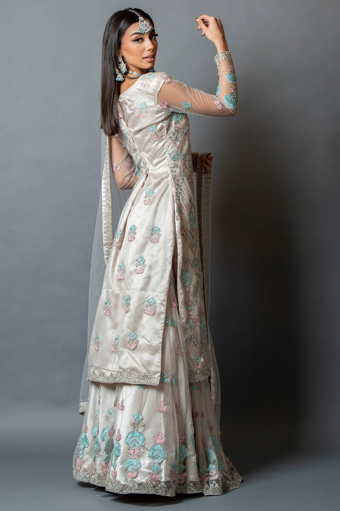 
                  
                    Riya
                  
                