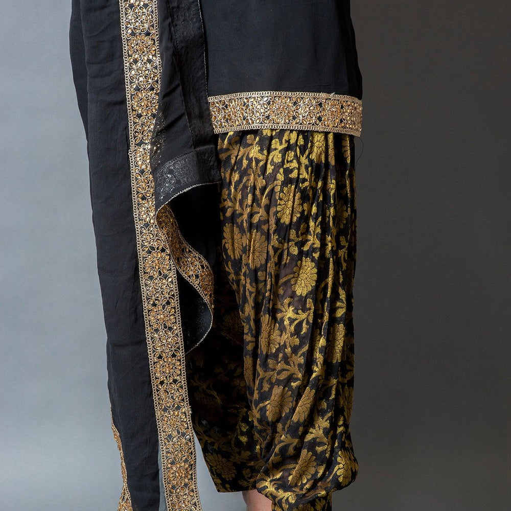 
                  
                    gold and black salwar with short kameez
                  
                