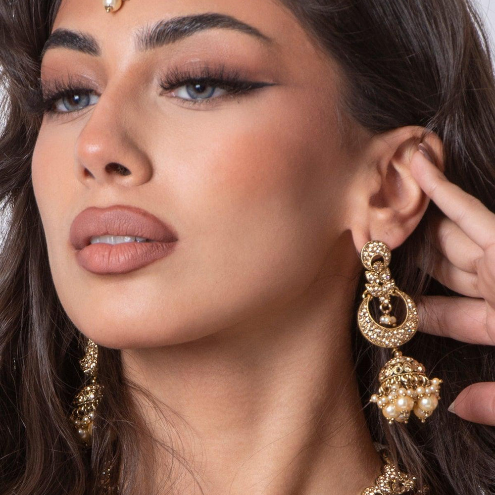 necklace and earrings set with maang tikka
