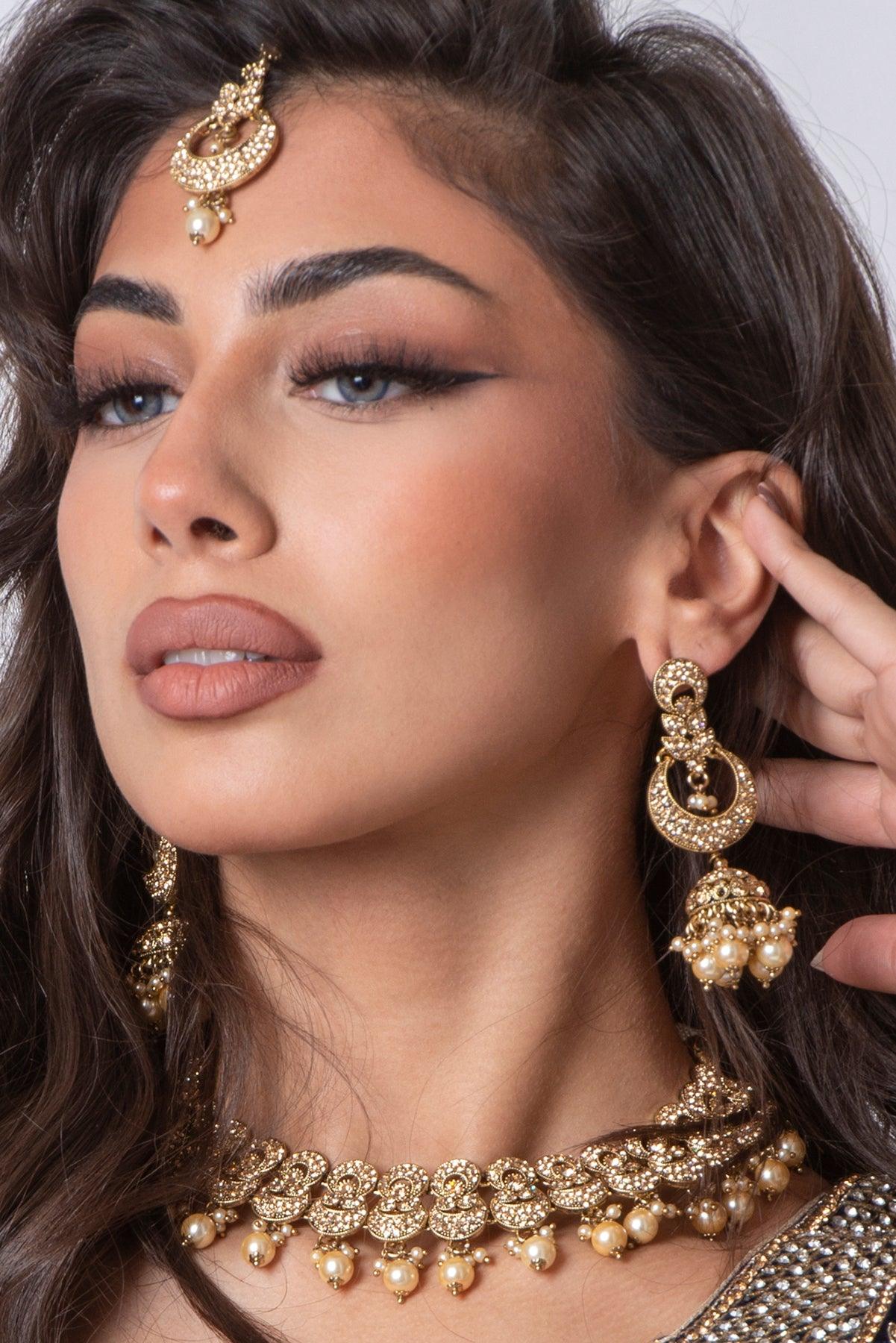 necklace and earrings set with maang tikka