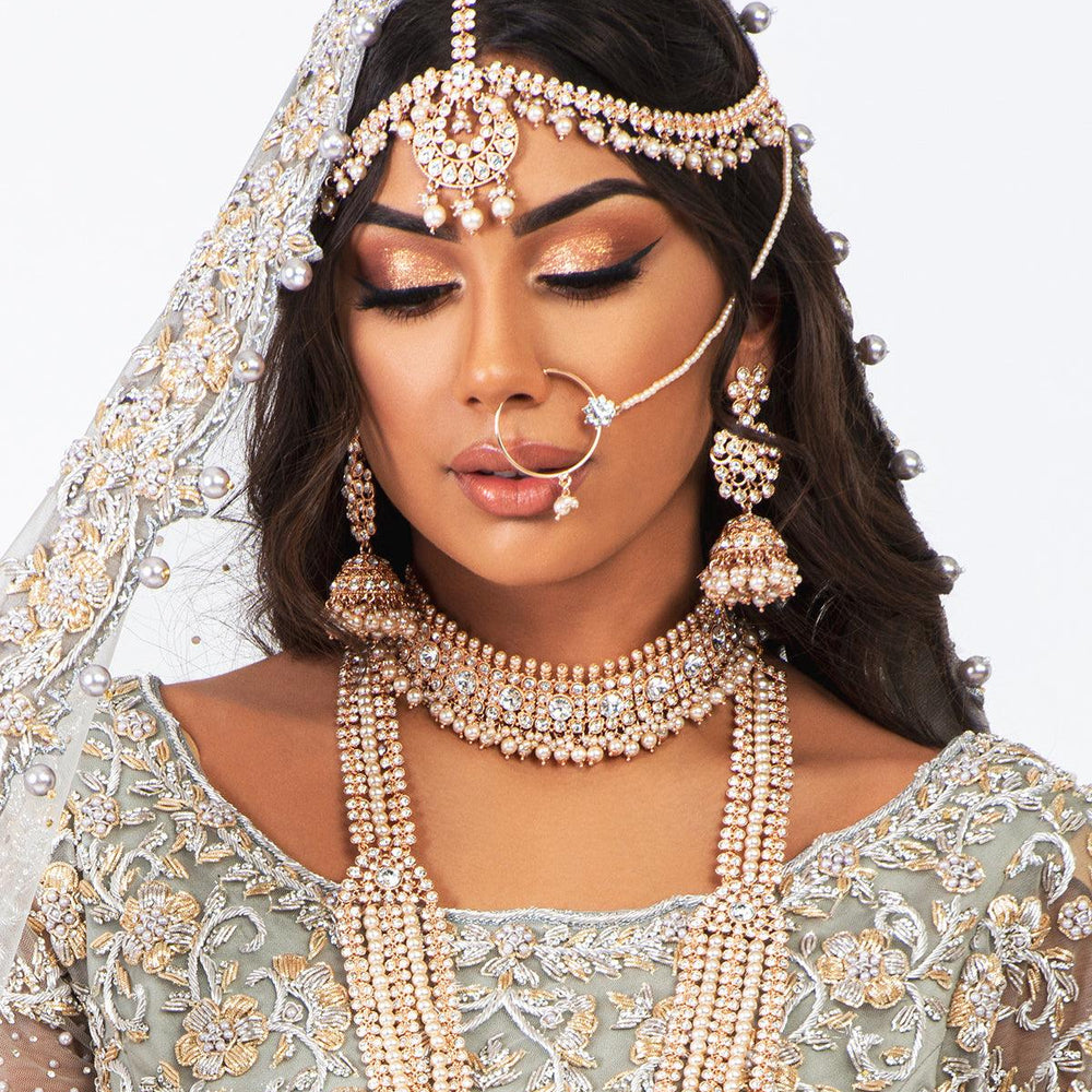 
                  
                     Dupatta with ghungru and striking latkan 
                  
                