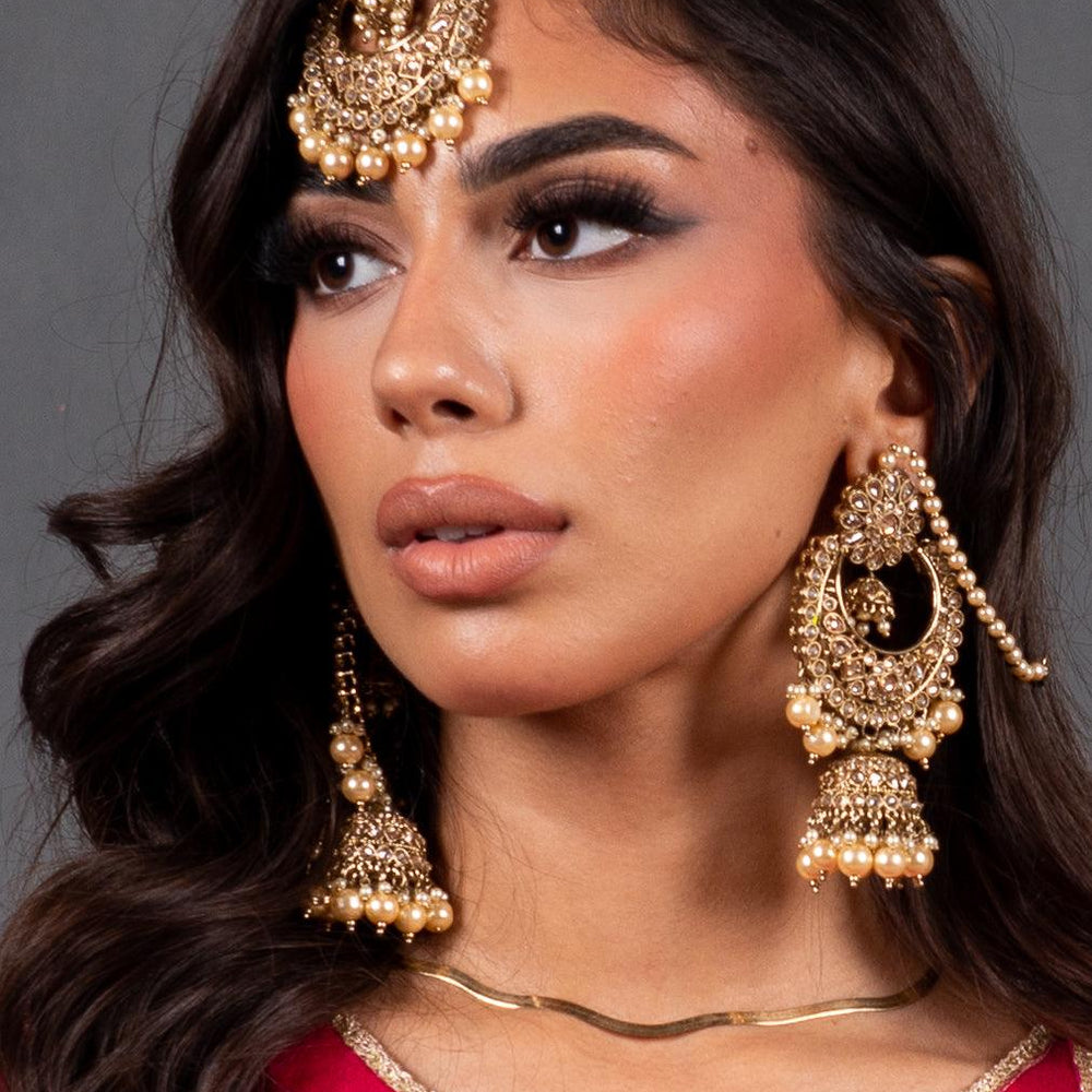 
                  
                    golden maang tikka with earrings
                  
                