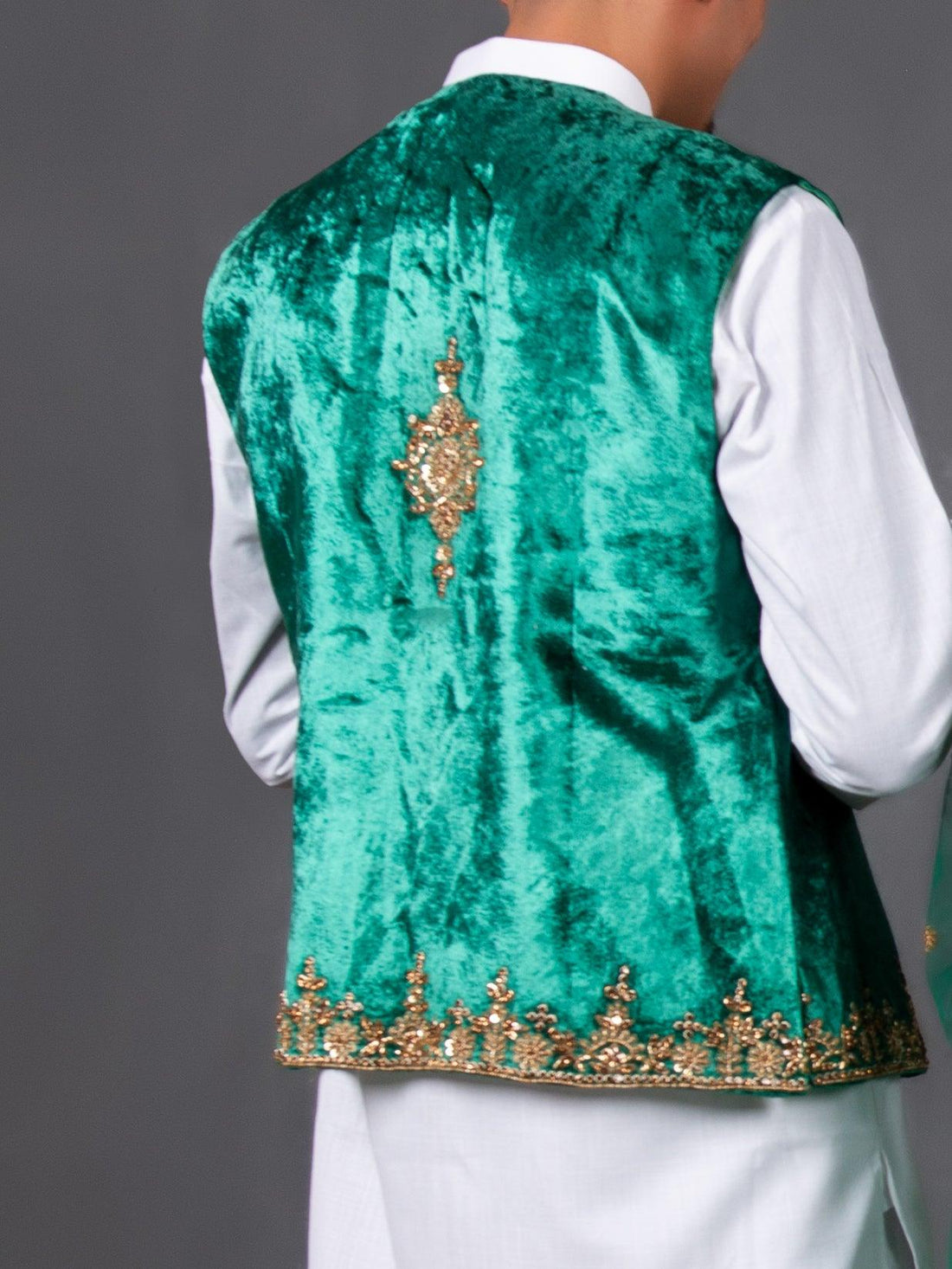 Men'S Solid White Cotton Kurta Payjama With Solid Navy Waistcoat