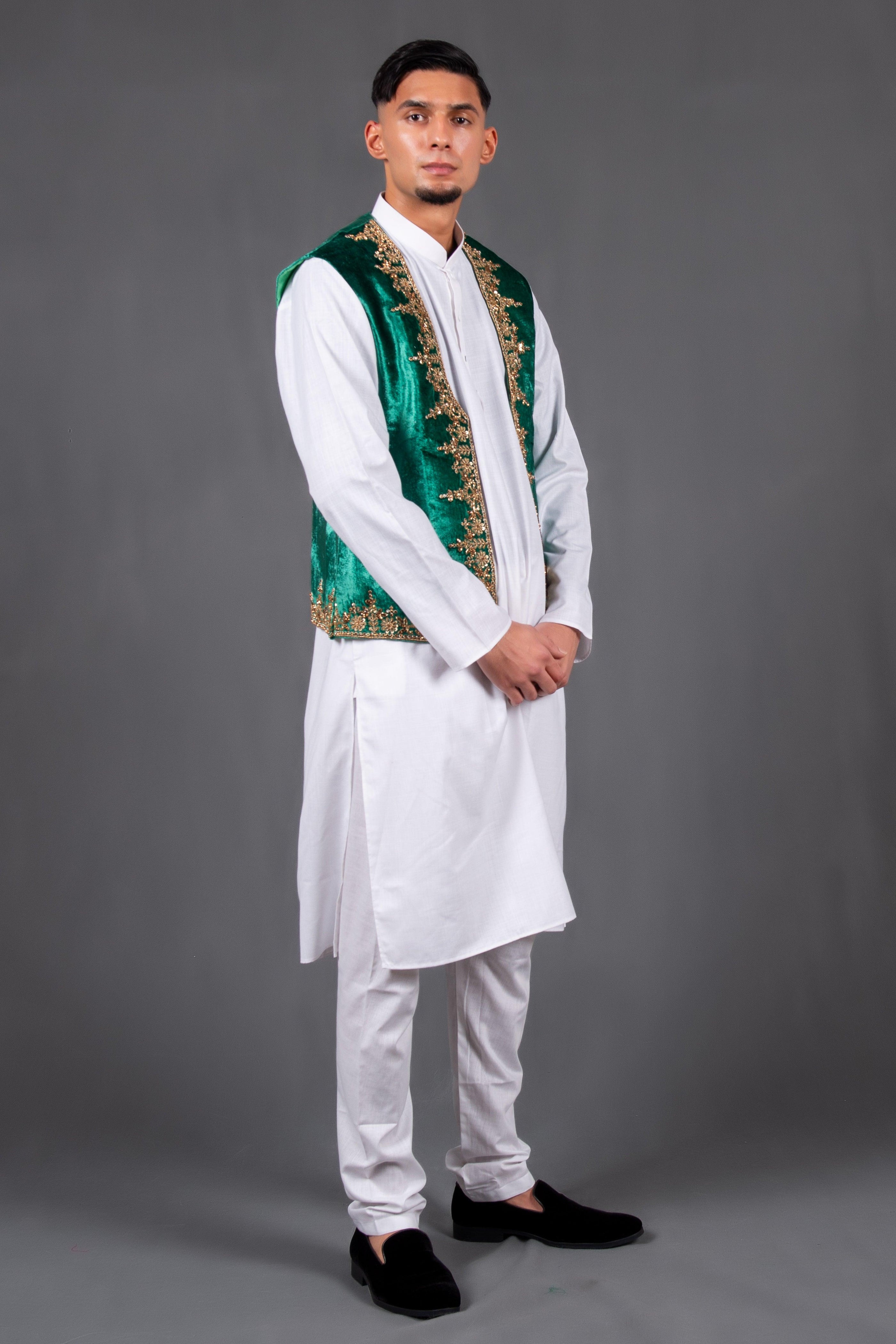 Men'S Embroidered Waistcoat And Kurta Pyjama