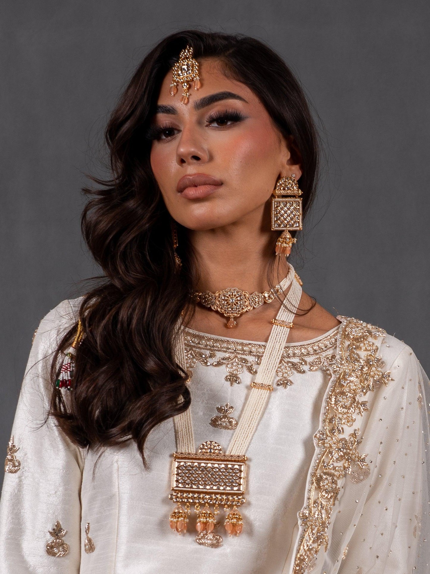 necklace and earrings with maang tikka 