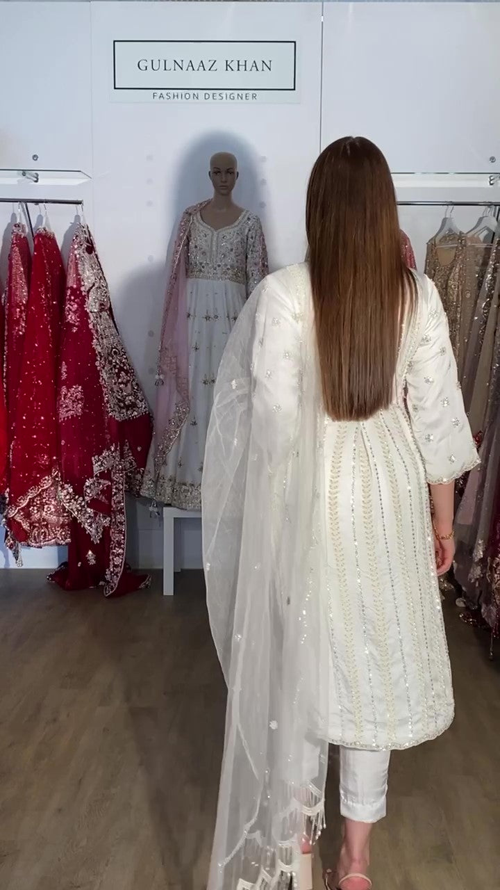 
                  
                    Urwa
                  
                