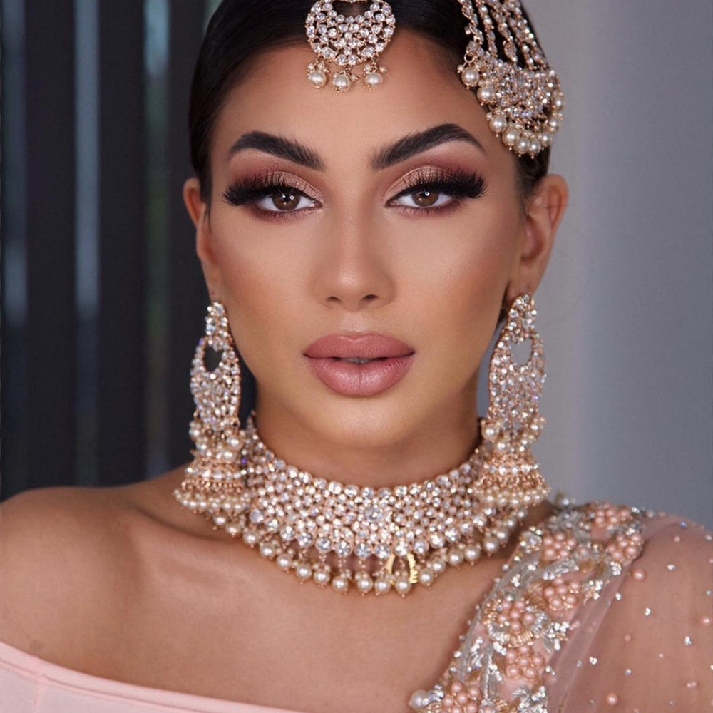 
                  
                    necklace and earrings set
                  
                