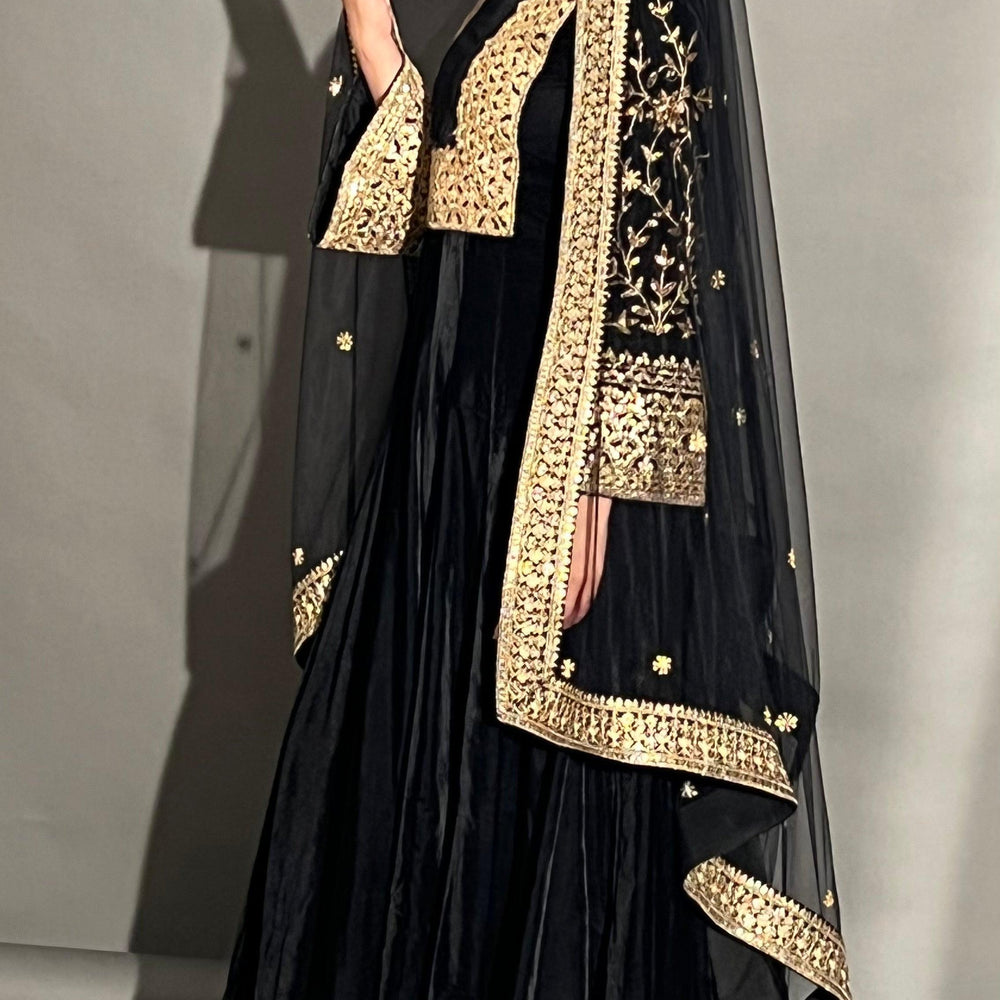 
                  
                    black wedding gown
                  
                